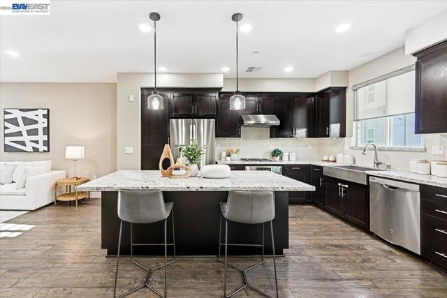 5423 Iron Horse Pkwy, Dublin, CA 94568