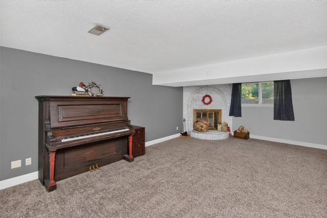1410 NW Pebble Drive, Ankeny, IA 50023