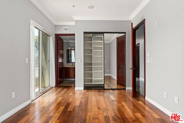 632 N Kings Road 202, West Hollywood, CA 90048