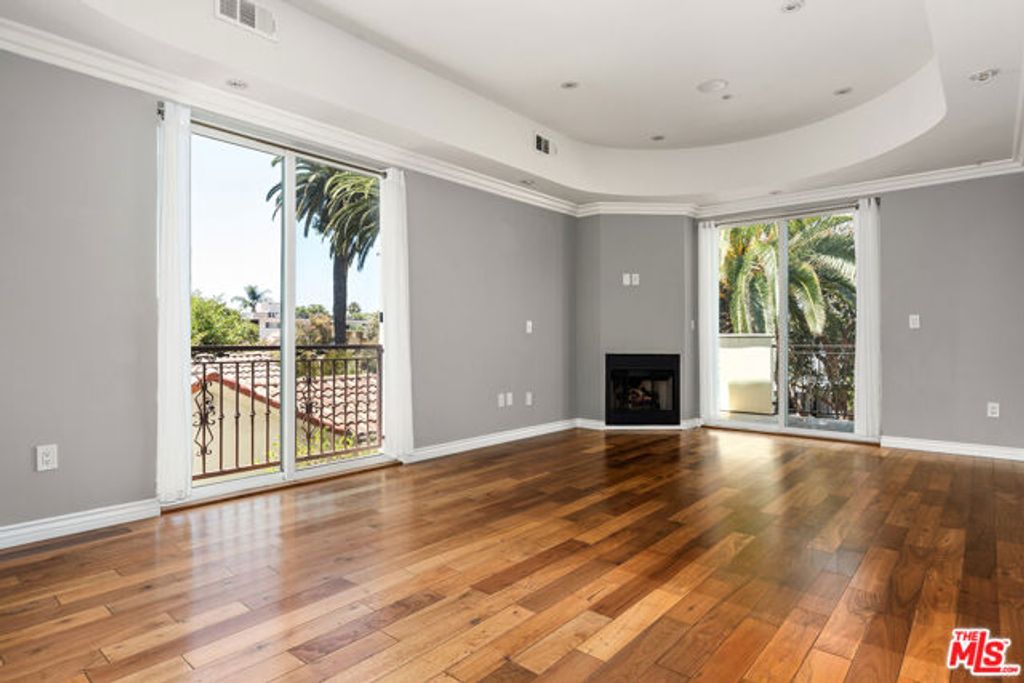 632 N Kings Road 202, West Hollywood, CA 90048