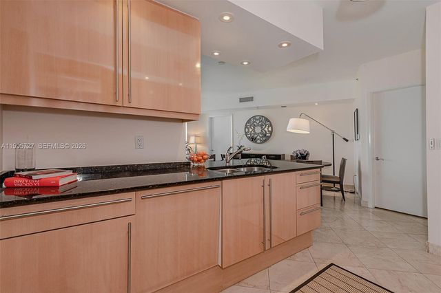 1000 S Pointe dr 906, Miami Beach, FL 33139