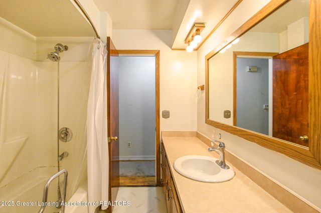 516 Hume Boulevard, Lansing, MI 48917