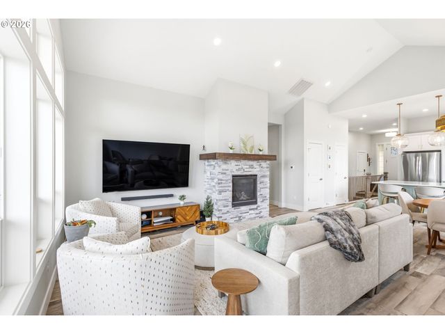 1372 OVERVIEW St, Salem, OR 97304