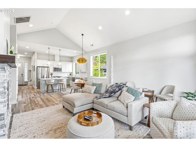 1372 OVERVIEW St, Salem, OR 97304