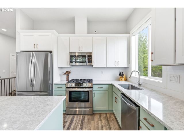 1372 OVERVIEW St, Salem, OR 97304