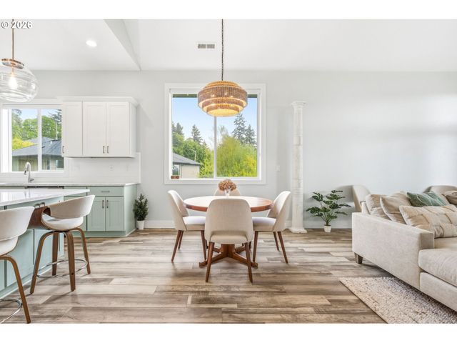 1372 OVERVIEW St, Salem, OR 97304