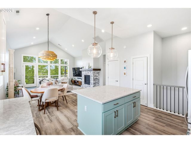 1372 OVERVIEW St, Salem, OR 97304