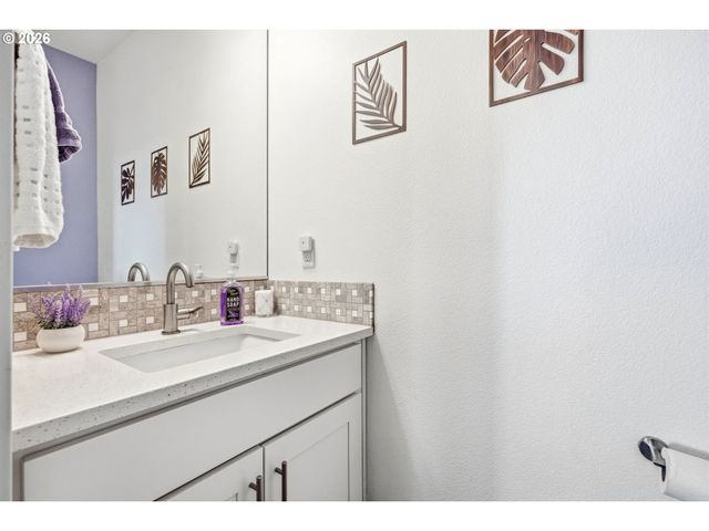 1372 OVERVIEW St, Salem, OR 97304