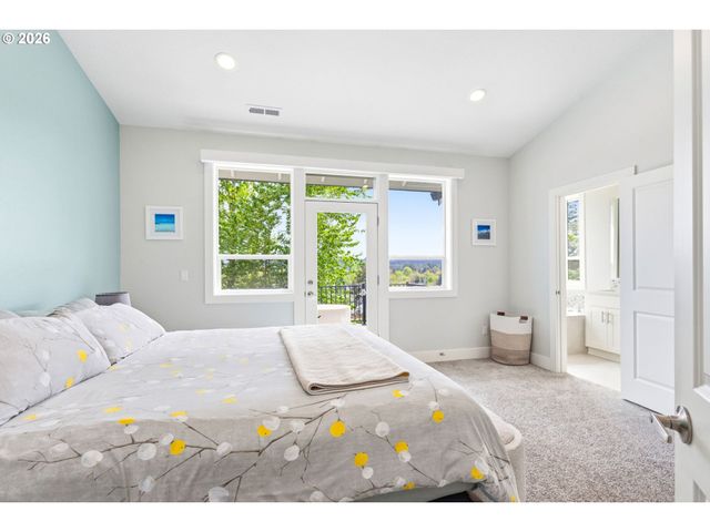 1372 OVERVIEW St, Salem, OR 97304