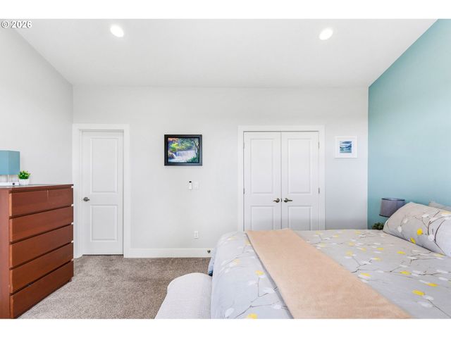 1372 OVERVIEW St, Salem, OR 97304