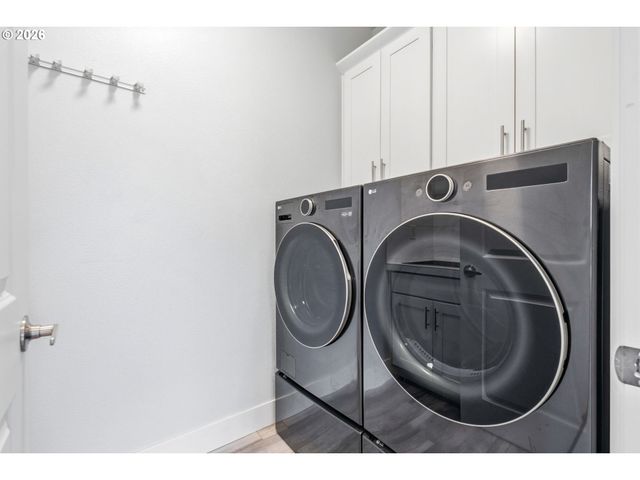 1372 OVERVIEW St, Salem, OR 97304