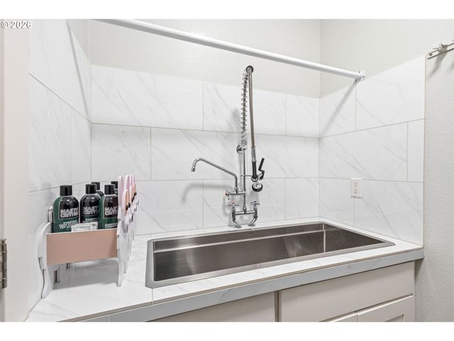 1372 OVERVIEW St, Salem, OR 97304