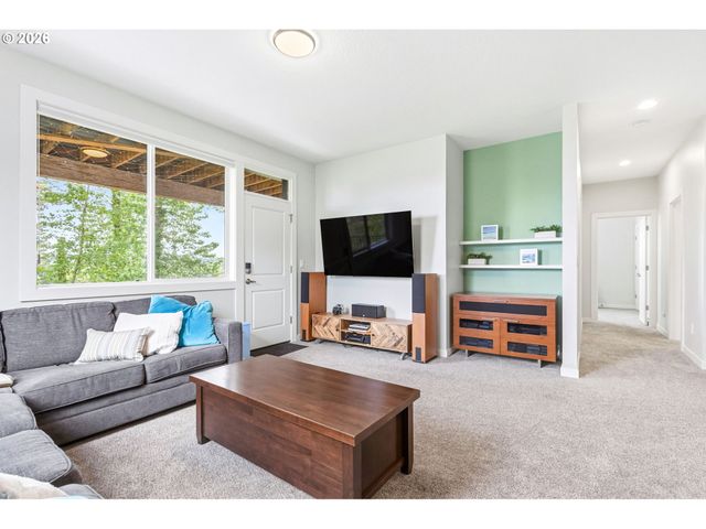 1372 OVERVIEW St, Salem, OR 97304