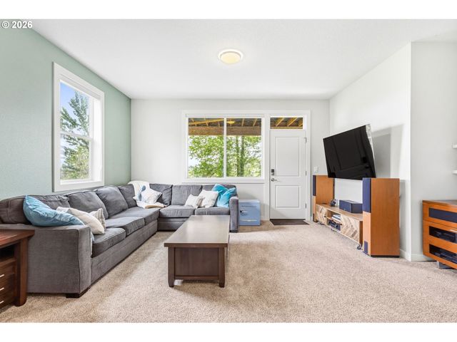 1372 OVERVIEW St, Salem, OR 97304