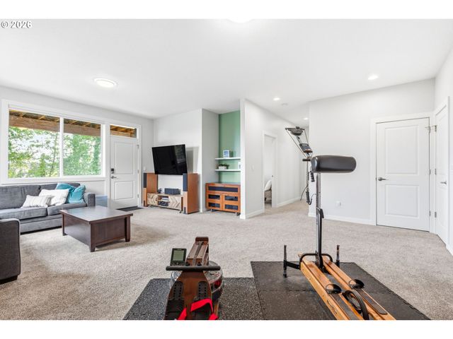 1372 OVERVIEW St, Salem, OR 97304