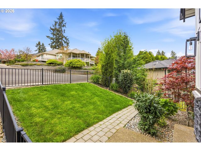 1372 OVERVIEW St, Salem, OR 97304