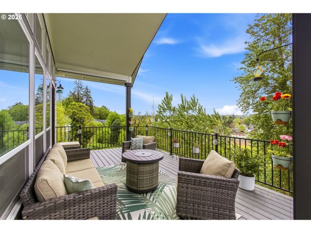 1372 OVERVIEW St, Salem, OR 97304