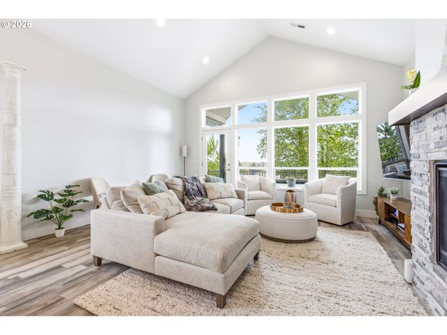 1372 OVERVIEW St, Salem, OR 97304