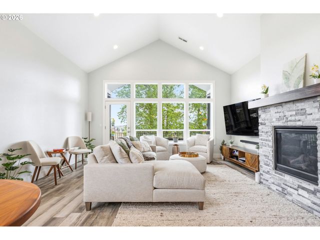 1372 OVERVIEW St, Salem, OR 97304