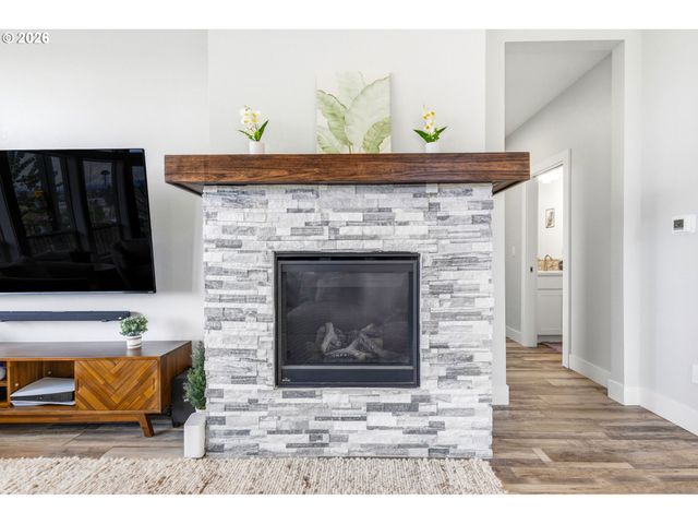 1372 OVERVIEW St, Salem, OR 97304