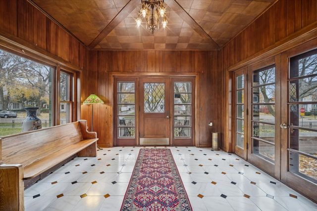 305 Oregon Avenue, West Dundee, IL 60118