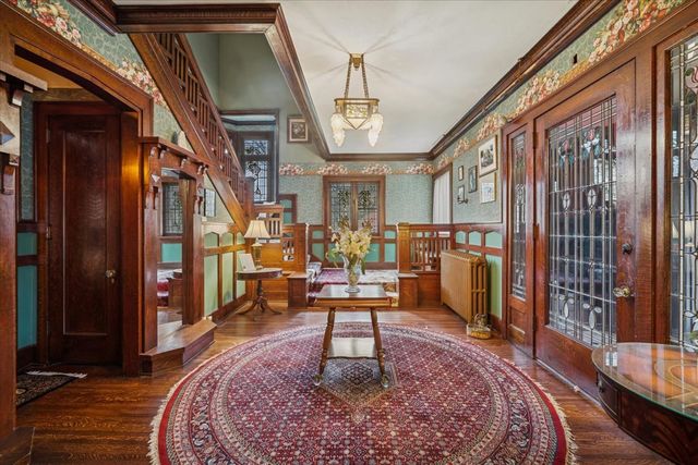 305 Oregon Avenue, West Dundee, IL 60118