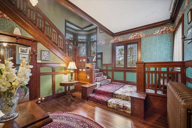 305 Oregon Avenue, West Dundee, IL 60118