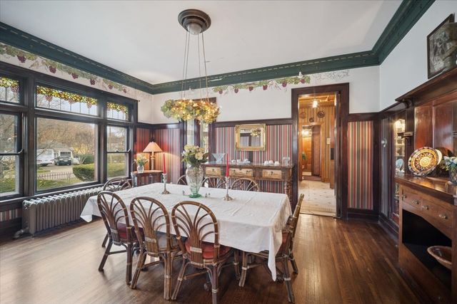 305 Oregon Avenue, West Dundee, IL 60118