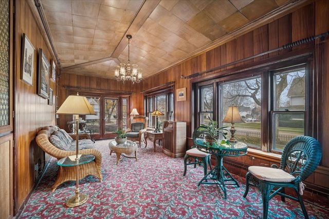 305 Oregon Avenue, West Dundee, IL 60118