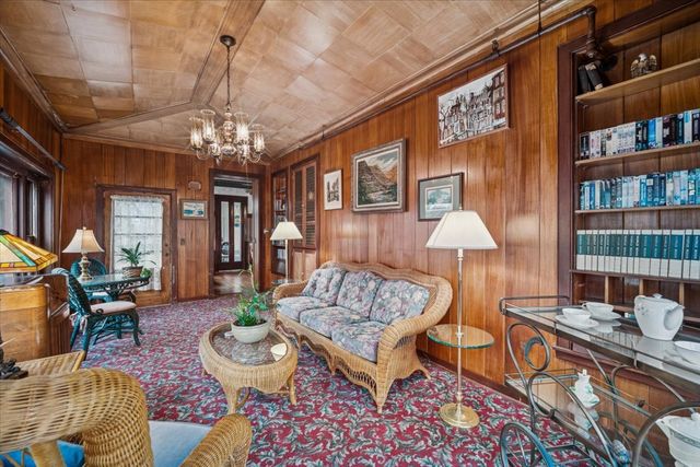 305 Oregon Avenue, West Dundee, IL 60118