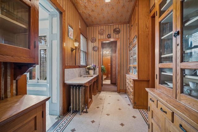 305 Oregon Avenue, West Dundee, IL 60118