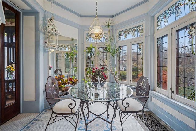 305 Oregon Avenue, West Dundee, IL 60118