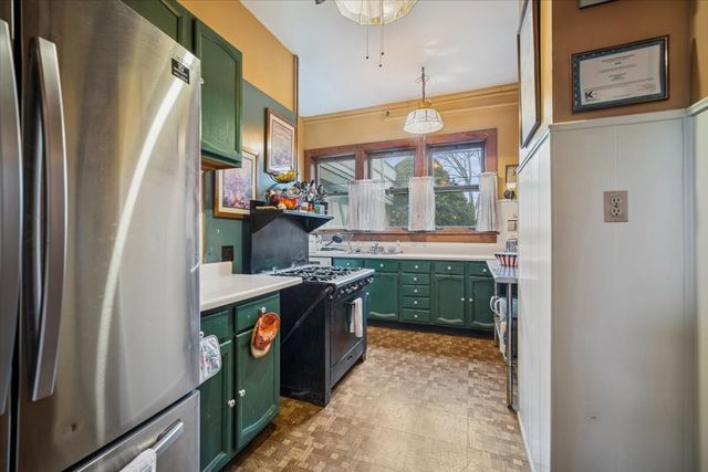 305 Oregon Avenue, West Dundee, IL 60118