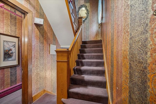 305 Oregon Avenue, West Dundee, IL 60118