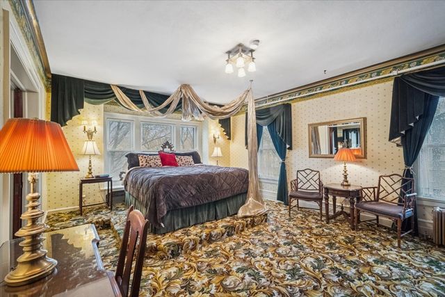 305 Oregon Avenue, West Dundee, IL 60118