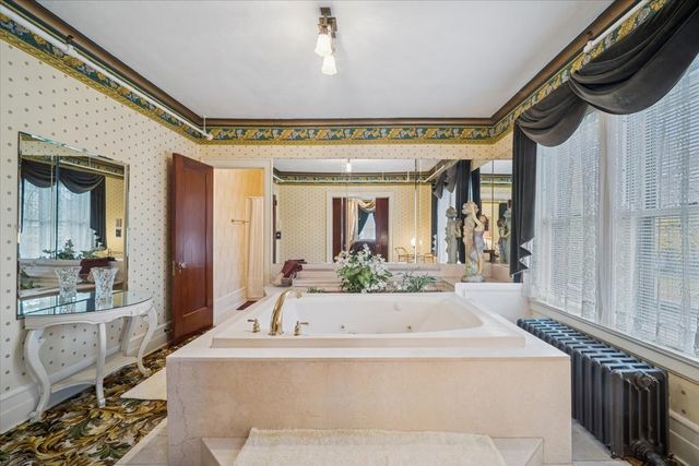 305 Oregon Avenue, West Dundee, IL 60118