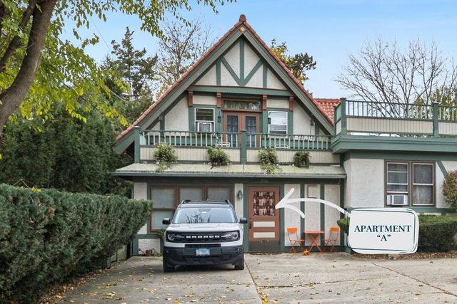 305 Oregon Avenue, West Dundee, IL 60118