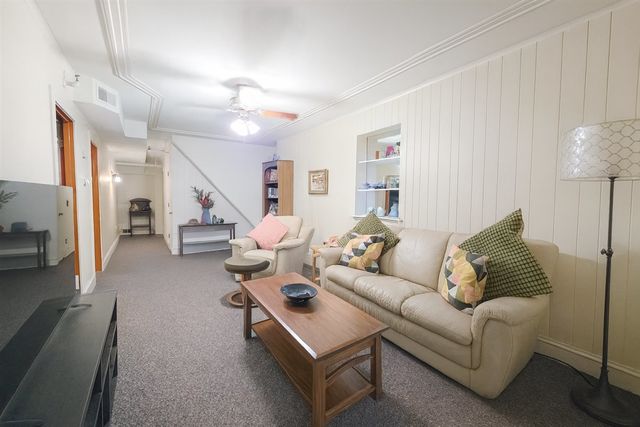 305 Oregon Avenue, West Dundee, IL 60118