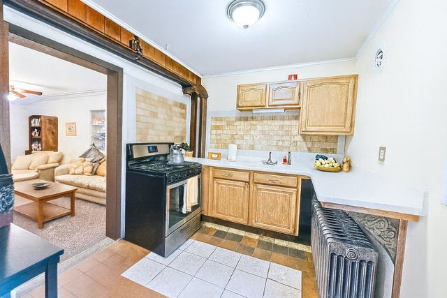 305 Oregon Avenue, West Dundee, IL 60118