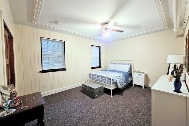 305 Oregon Avenue, West Dundee, IL 60118