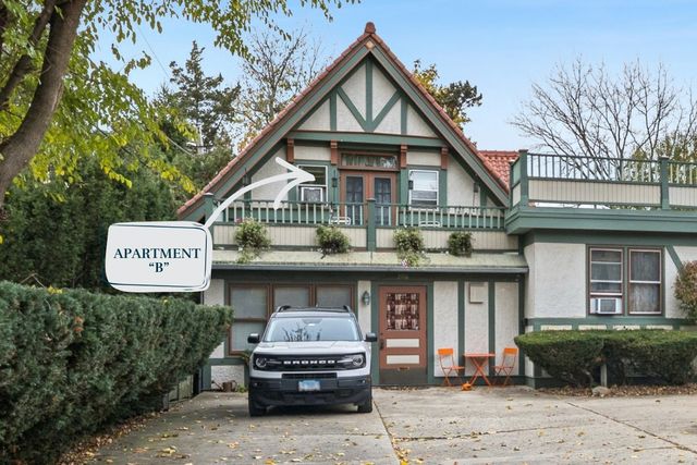 305 Oregon Avenue, West Dundee, IL 60118