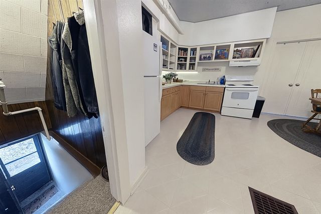 305 Oregon Avenue, West Dundee, IL 60118