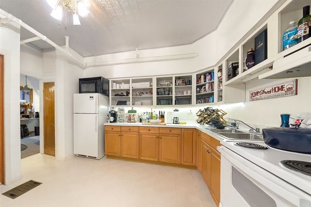 305 Oregon Avenue, West Dundee, IL 60118