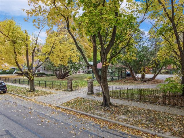 305 Oregon Avenue, West Dundee, IL 60118