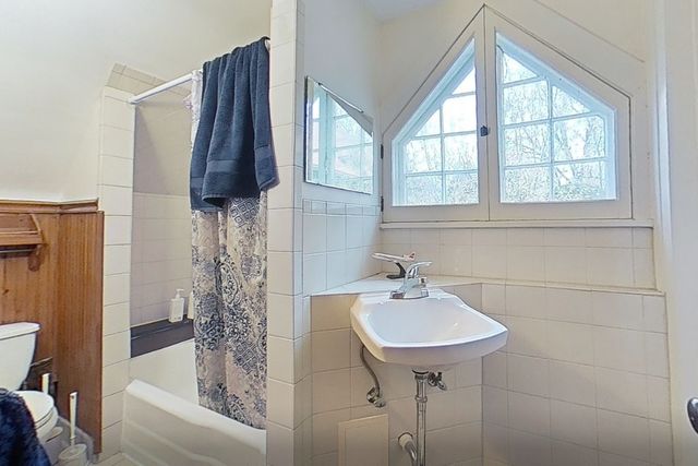 305 Oregon Avenue, West Dundee, IL 60118