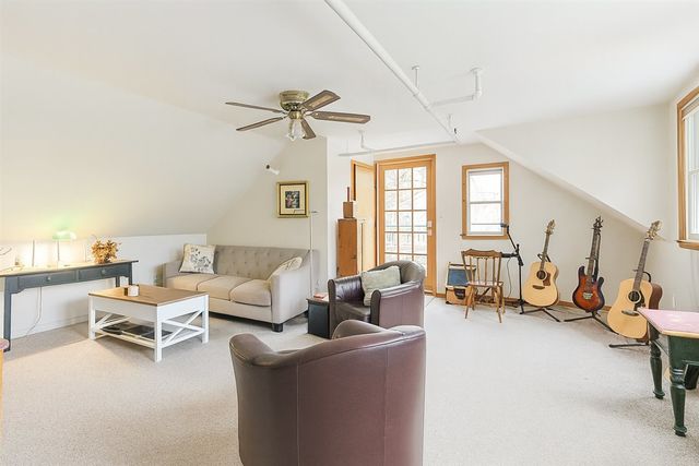 305 Oregon Avenue, West Dundee, IL 60118