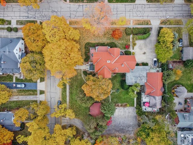 305 Oregon Avenue, West Dundee, IL 60118