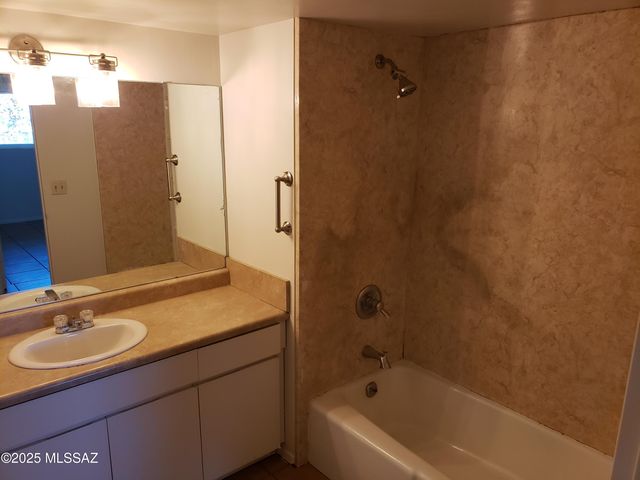 5520 N Bonita Place, Tucson, AZ 85704