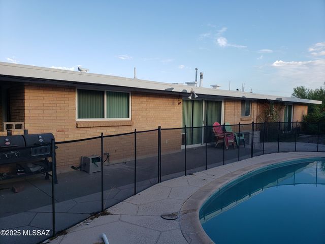 5520 N Bonita Place, Tucson, AZ 85704