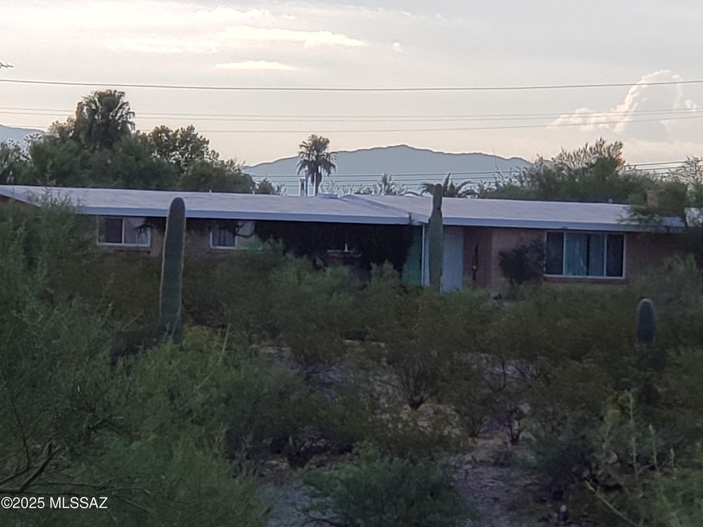 5520 N Bonita Place, Tucson, AZ 85704